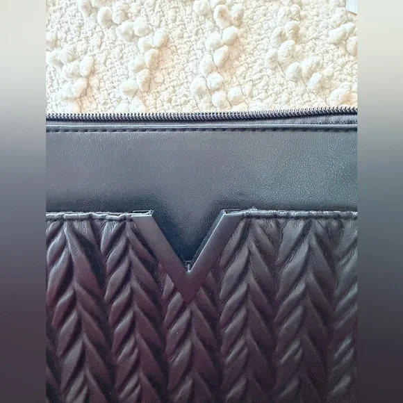 V Crossbody bag - Picture 3 of 13